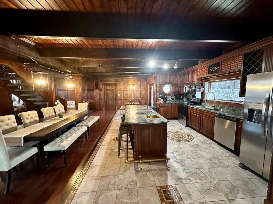 5 Bedroom Estate Near Casino And Downtown Bristol Exterior photo